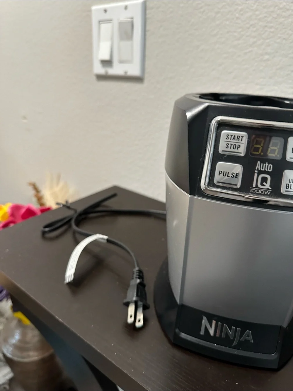 Ninja Auto-iQ Blender Base in Black and Silver Finish